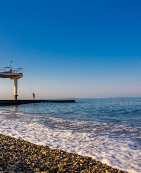 Отели Адлера на берегу моря со своим пляжем